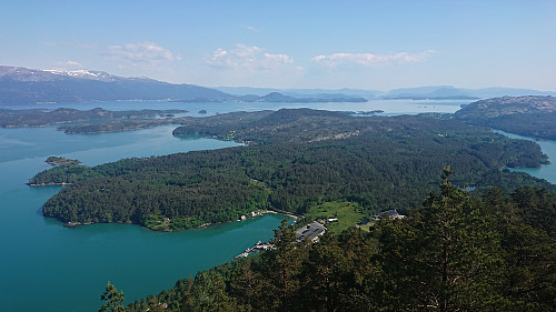 South/southeast from Blåbærhaugen with Barmehovda just above the center