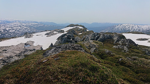 Southwest from the summit towards the trigmarker at Trollskarnuten