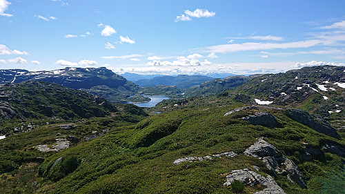 S/SE from Skorafjellet. Ottanosi (left) and Austre Stemmefjellsnakken (right)