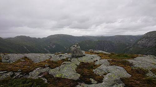 The summit of Sætrelifjellet with Gleinefjellet in the background