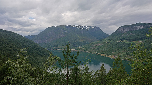 Skriki and the start of Øvstedalen from the gravel road
