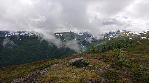 South/southeast into Ovrisdalen from Ovriseggi