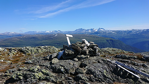 Fivlenosi with Hurrungane in the background