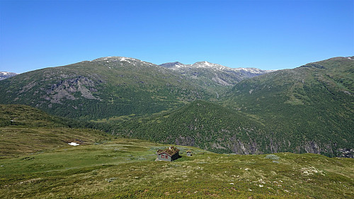 The eastern cabin at Fivla from the descent with Vangsen in the background