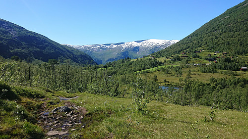 Almost back down at Vigdal. The Vårstølen parking lot is seen to the right.