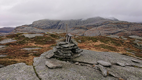 Våkefjellet with Gjønakvitingen in the background