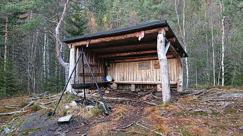 Shelter passed shortly before reaching the tractor road
