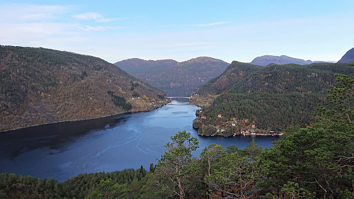 Kallestadsundet bru from the descent from Solaråsen