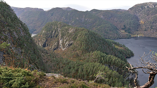 Looking back at Solaråsen from Uraberget. Middagsnipa to the left.