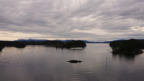 South from the bridge to Lepsøy with Tysnessåta to the left and Kattnakken to the right