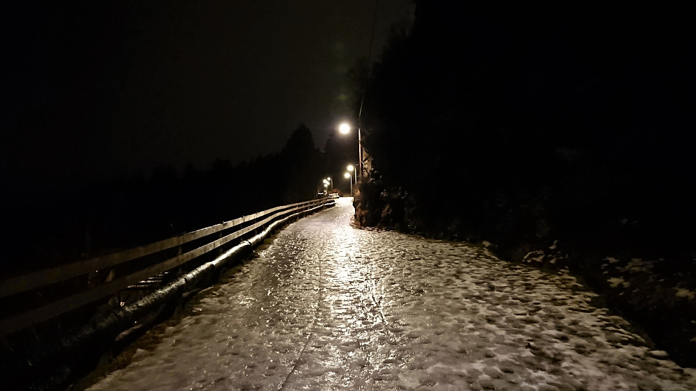 The ice-covered road up to Hellen festning