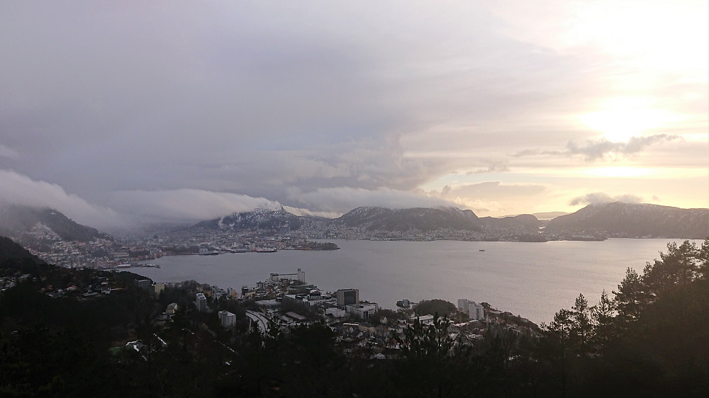 Towards the Bergen city center from southeast of the summit of Ørneberget