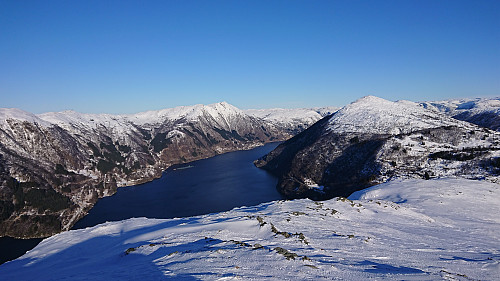 Northeast from Trengereidhotten with Bruviknipa to the left and Hananipa to the right