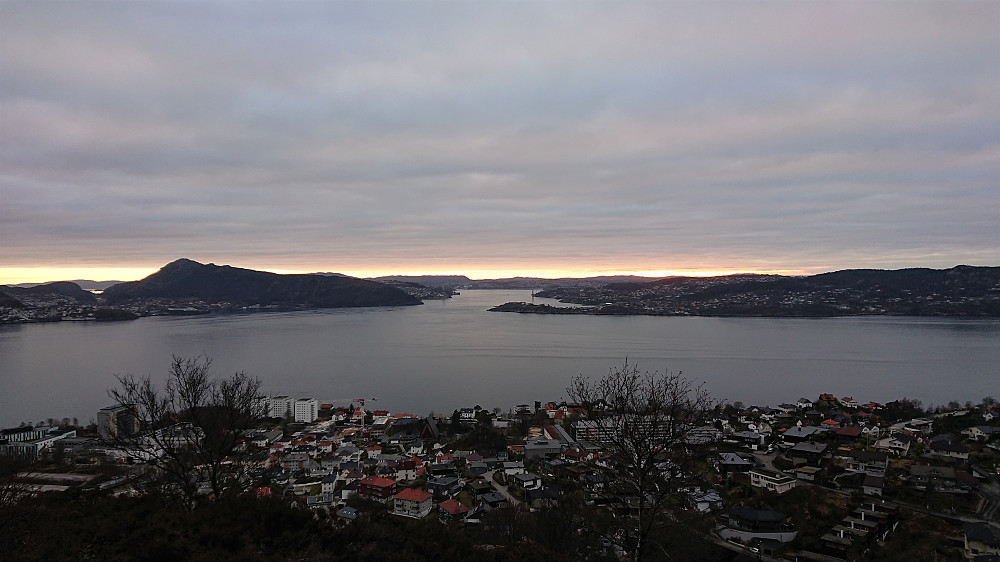 Towards Askøybroen from Rognåsen. Lyderhorn to the left.