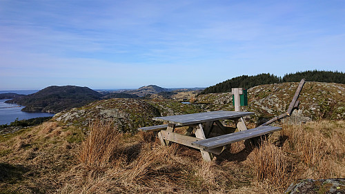 Orrnipa with Kvitsteinfjellet (left) and Morkefjellet (right) in the background