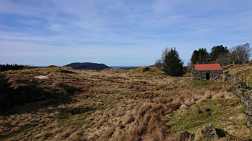 Making our own way towards Sæbø with Kvisteinfjellet in the background