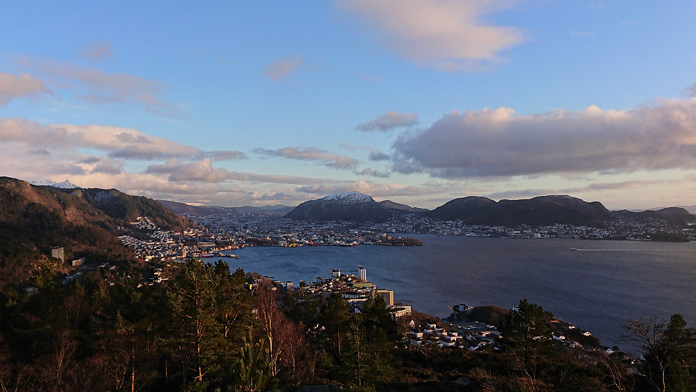 Towards the Bergen city center from Ørneberget