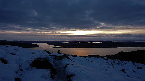 Descending from Dræggehytten towards Sandvikshytten