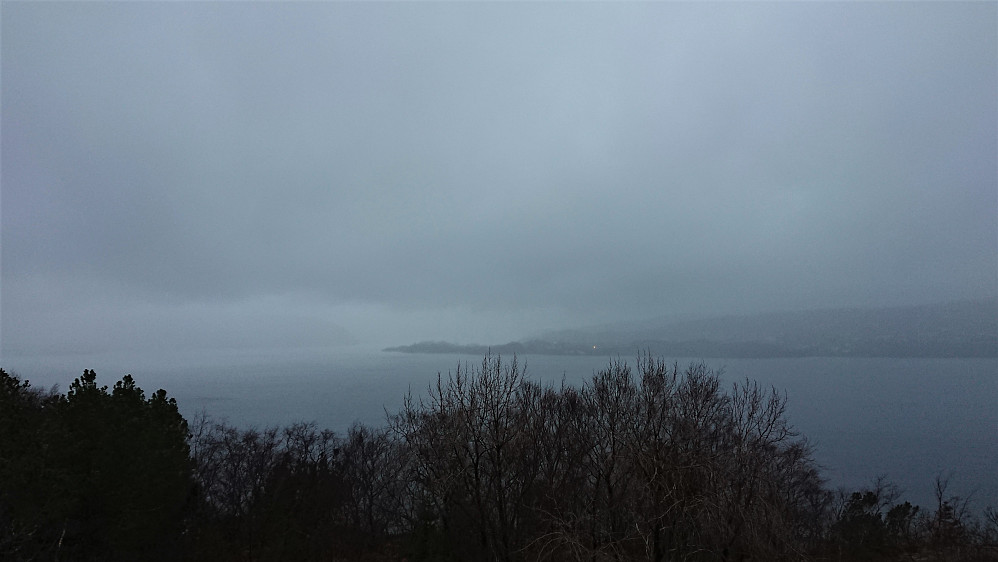 Today's limited views from Hellen festning...