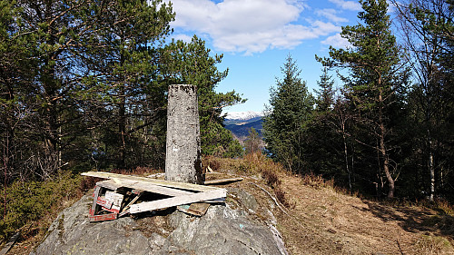 The summit of Tereleitet with Hausdalshorga in the background