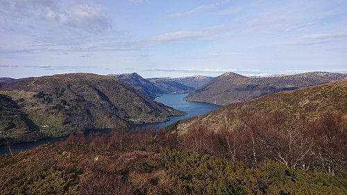 Towards Bruvik from the ascent. Bruviksnipa to the left and Hananipa to the right.