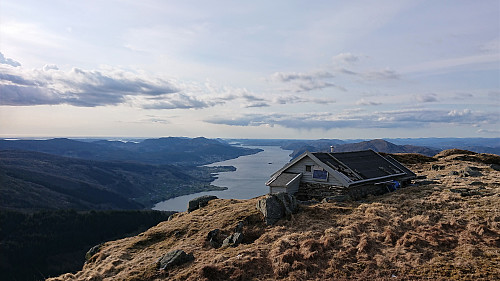 The exceptional location of Skylefonnstølen! Sørfjorden in the background.