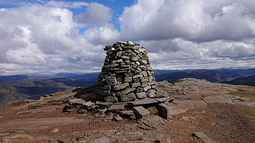 The large cairn at Veten