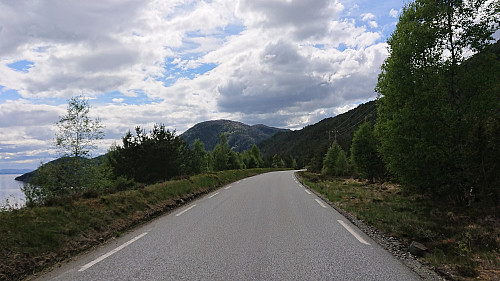 Towards Rødsfjellet and Møsnuken from northeast of Notaneset/Løyningdalen