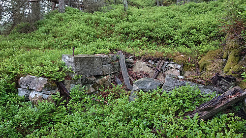 Smaller ruin east of the summit of Eikhaugen