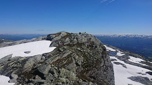 Approaching the summit of Tvarafjellet