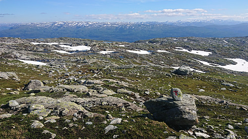 Descending along the marked trail from Volafjellet