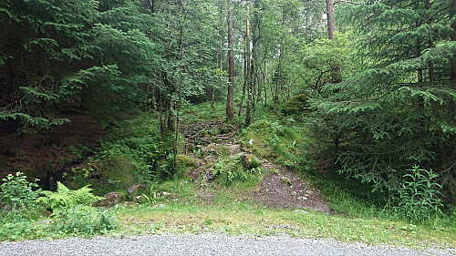 The trailhead northeast of Nord for Storhovden
