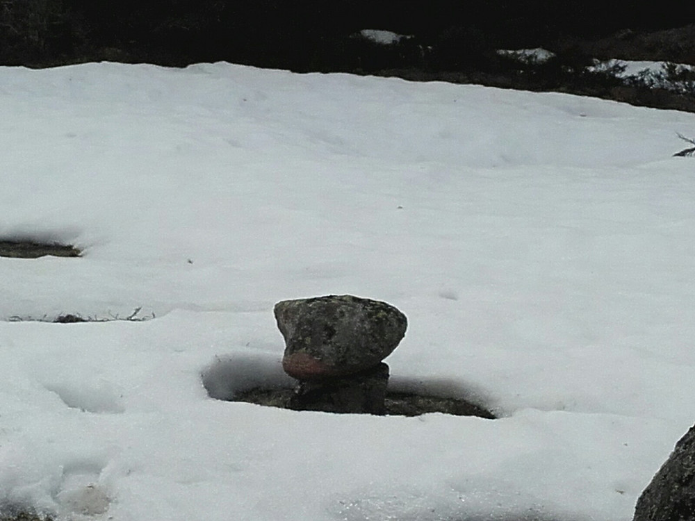  Toppen med stein på stein