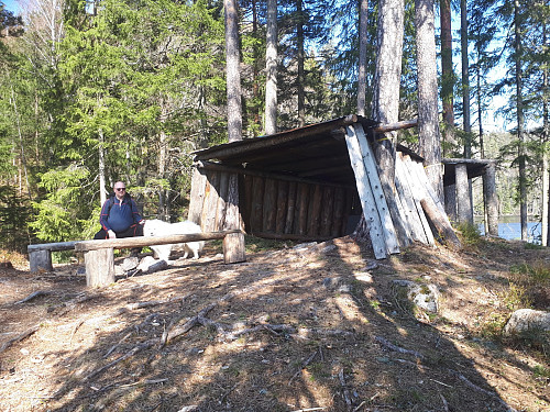 Gapahuken ved Åstjenn
