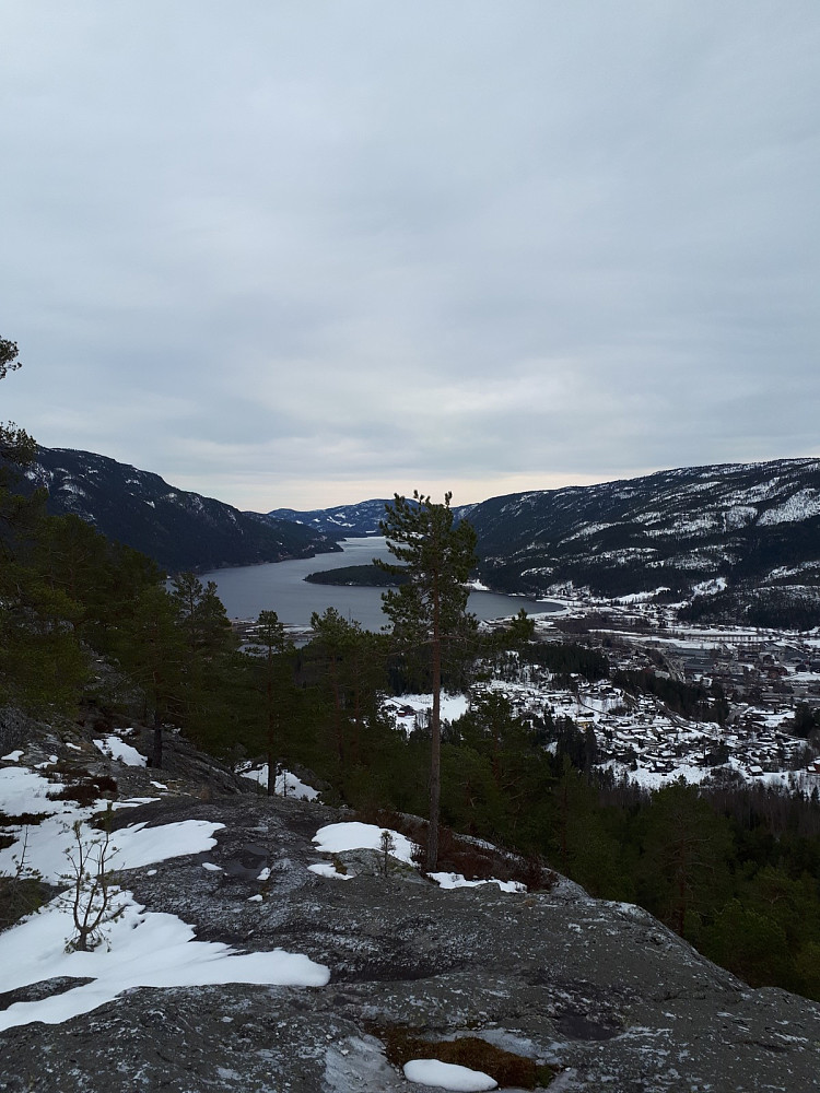 Flott skue over Seljordsvannet fra toppen