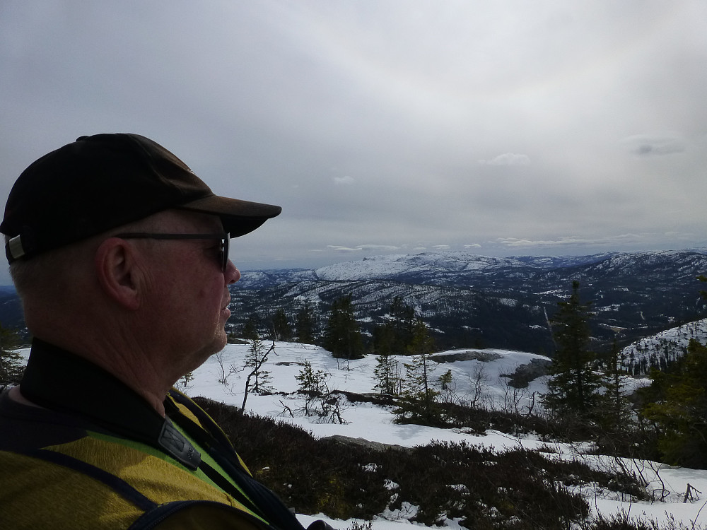 Brokefjell skimtes i horisonten
