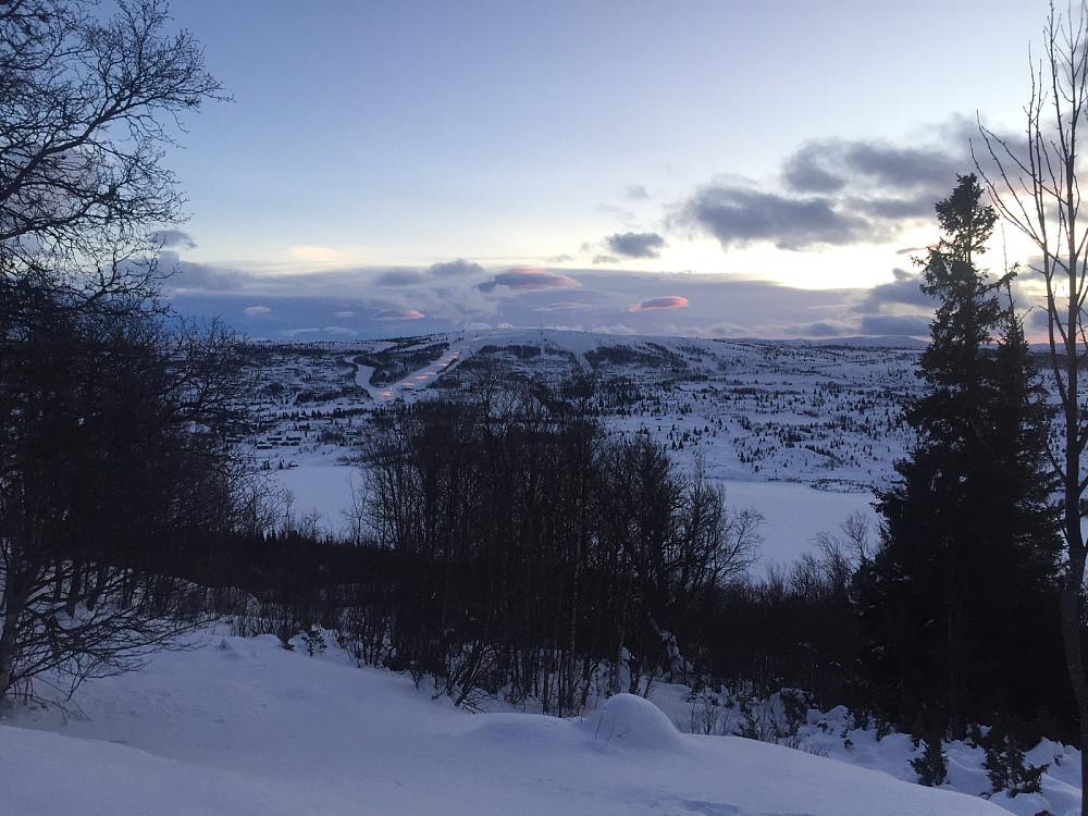 Mot Gomobu og Brennabu-bakken