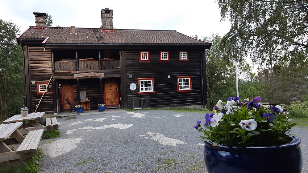 Brunkollen er en av de større hyttene i Oslomarka. Inngår i DNTs nett. Ikke overnatting, men byr på god mat.