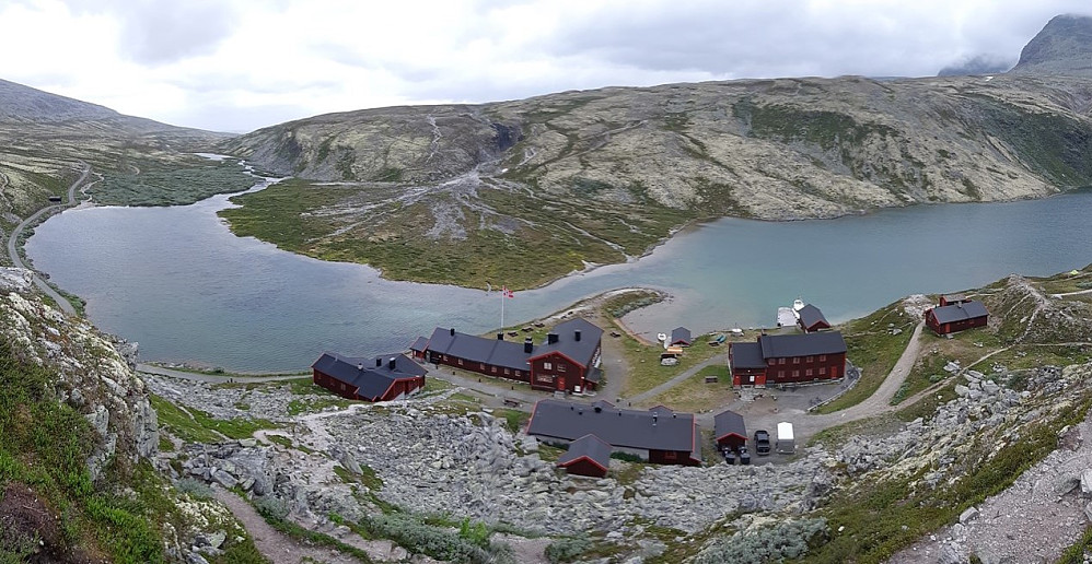 Rondvassbu! Sjelden har det vært mer herlig å komme frem til en hytte etter tre dager i fjellet, to av dem med stort sett dårlig vær.