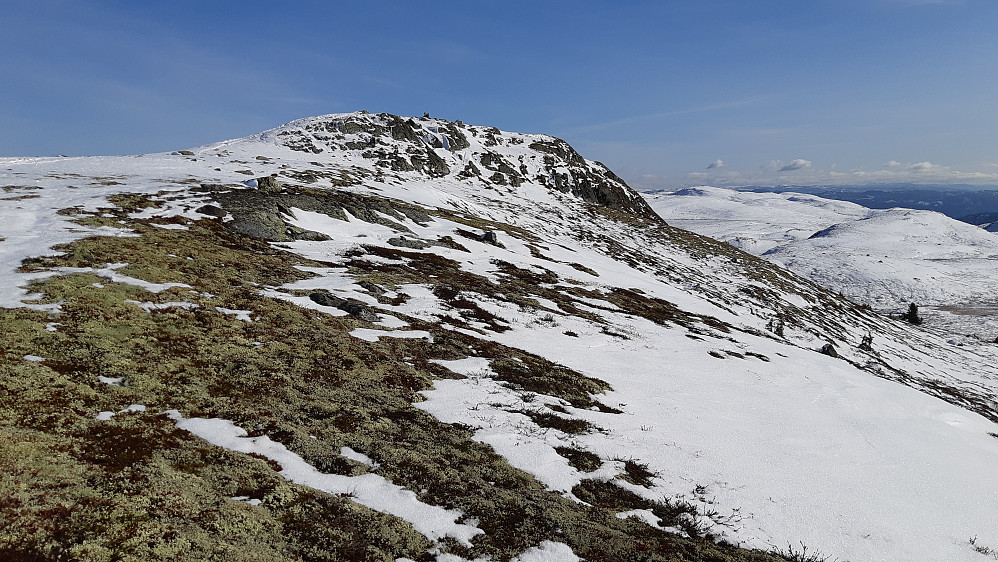 Hestnatten (1200), den nest høyeste toppen på Grytingfjellet. Det er et lite kjent fjellområde rett nord for Rødberg, men som absolutt byr på en høyfjellsopplevelse med god utsikt til mer kjente fjell i områdene rundt.