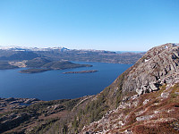 Utsikt mot Namsenfjorden og Krokfjellet til høyre
