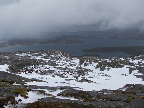 Det ligger igjen en del snø i dalene ved Tømmervikfjellet
