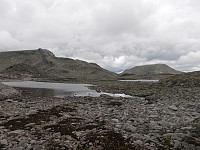 Skardsfjella 1546 til venstre og 1543 til høyre