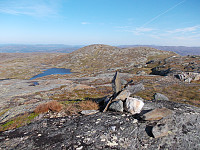 Utsikt fra toppvarden på Gravøyfjellet mot Finnkleppen