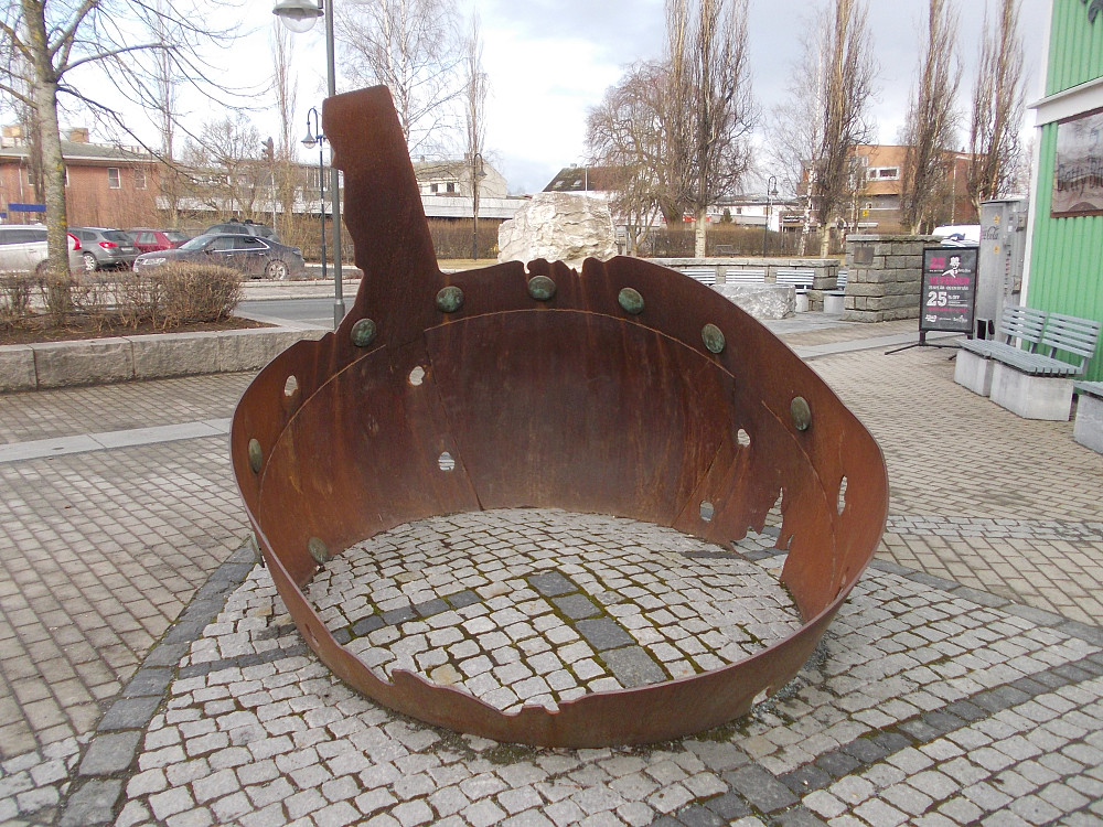 Vakker rustet kunst i Verdal sentrum