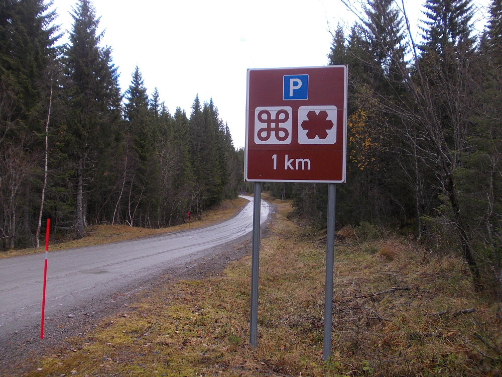 Parkerte ved dette infoskiltet