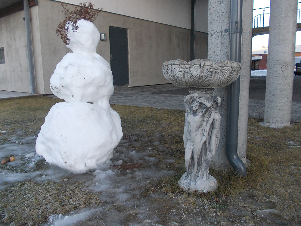 Skulpturer ved ferjeleiet i Levanger