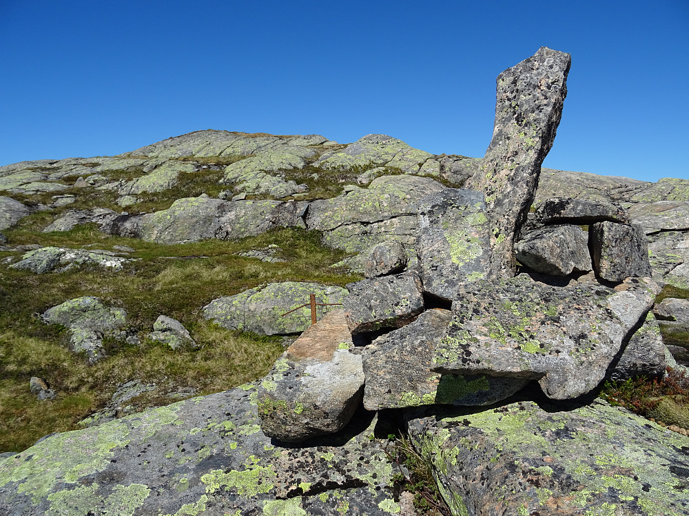 Varden under toppen av Lundvassfjellet. Toppen 25 meter bak