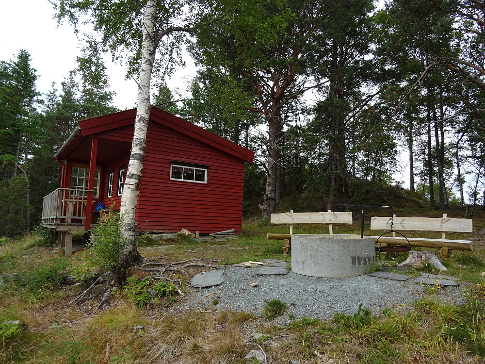 Hytte like før toppen av Kongshåmmåren