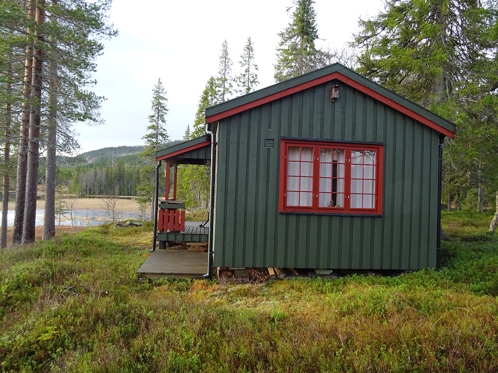 Denne hytta er avmerket som bedehus/menighetshus på Garminkartet, men er ikke brukt som det (tror jeg)